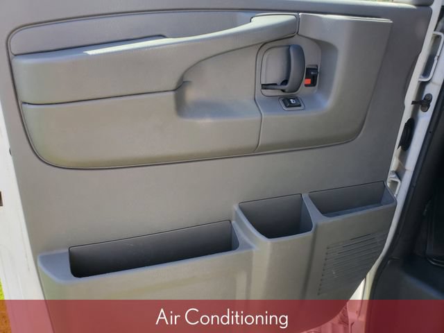 Used 2008 Chevrolet Express 3500 Passenger w/ LT Preferred Equipment Group RWD image 9
