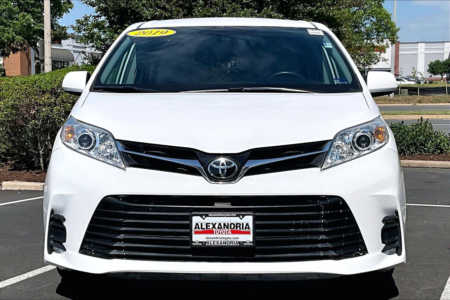 Used 2019 Toyota Sienna LE FWD image 3