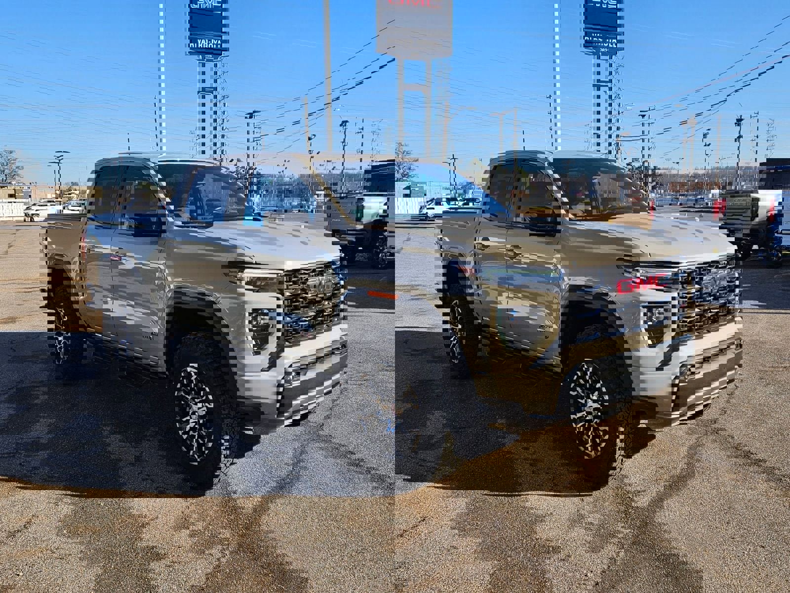 Used 2024 GMC Canyon AT4 w/ Technology Package image 8