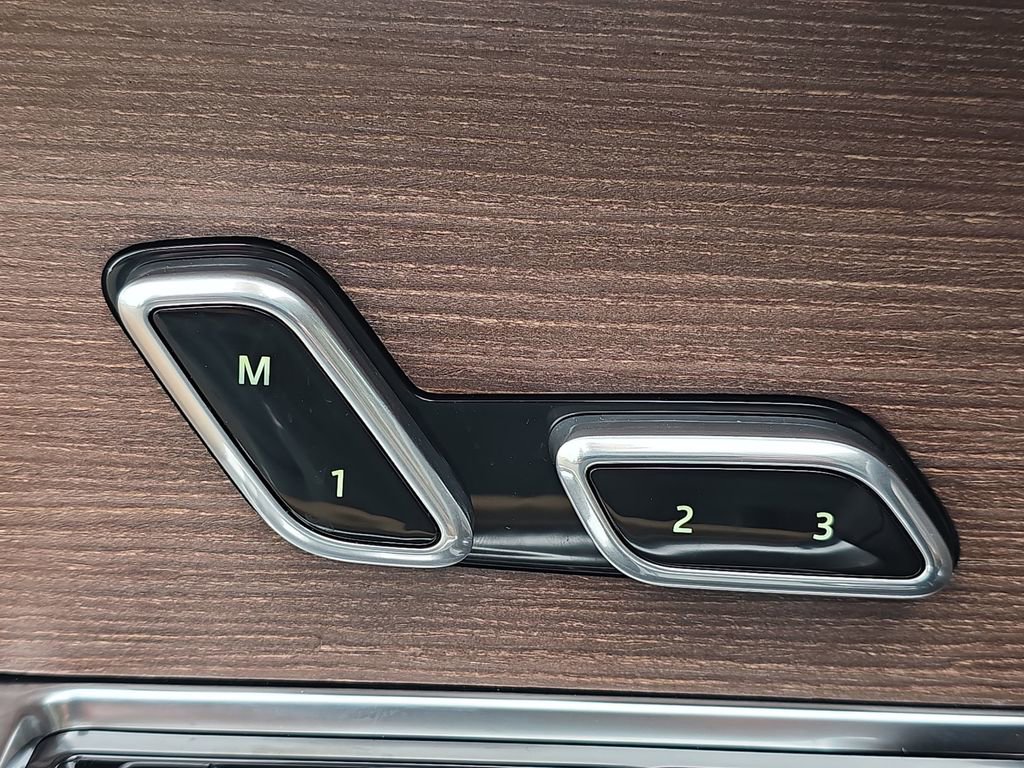 New 2026 Land Rover Range Rover Long Wheelbase SE AWD/4WD image 30