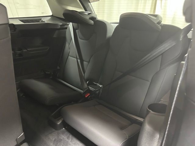 Used 2025 Volvo XC90 B5 Plus image 16