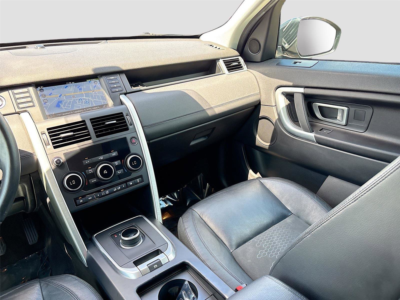 Used 2017 Land Rover Discovery Sport SE AWD/4WD image 22