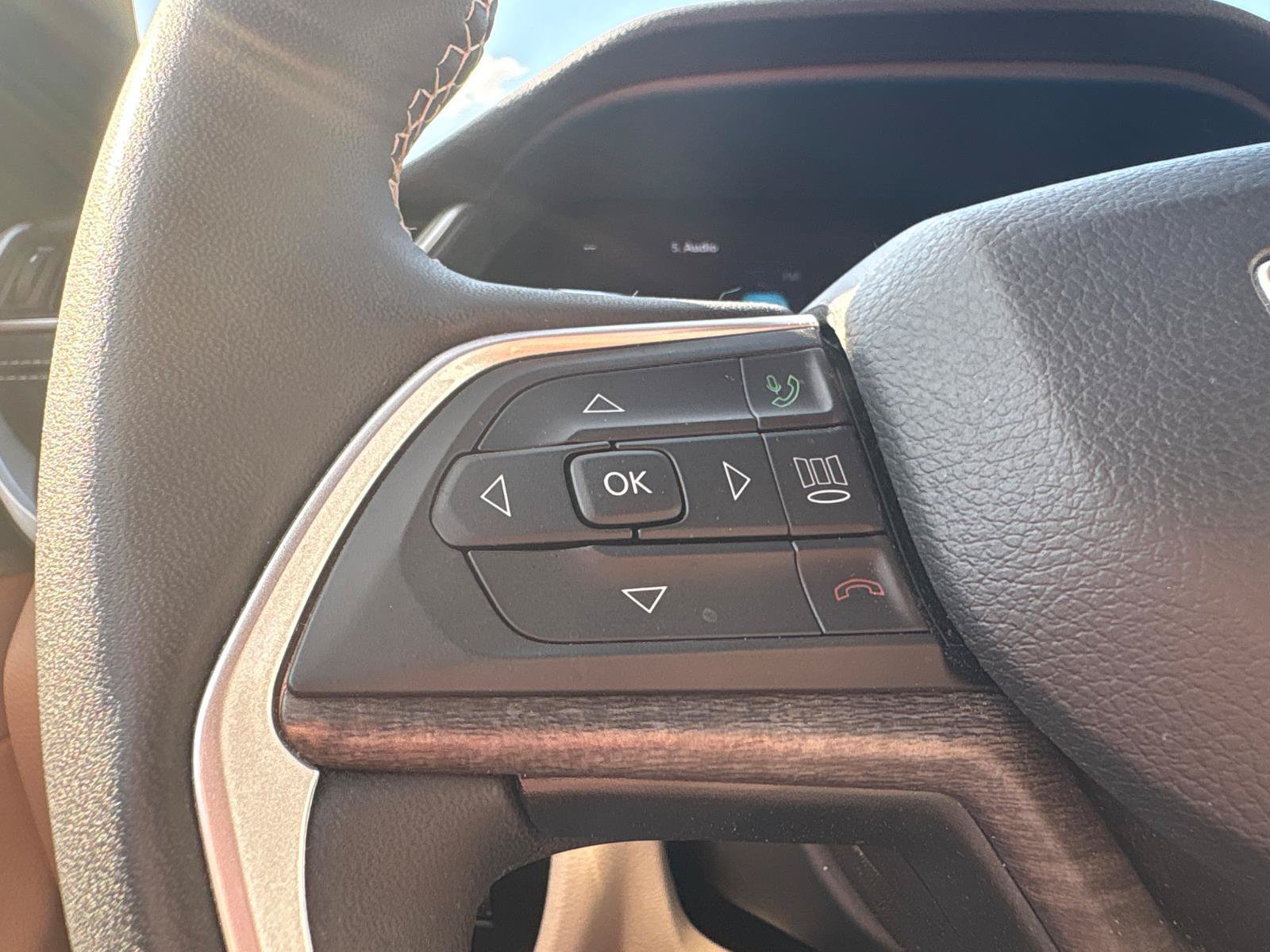 Used 2023 Jeep Grand Cherokee L Limited AWD/4WD image 41