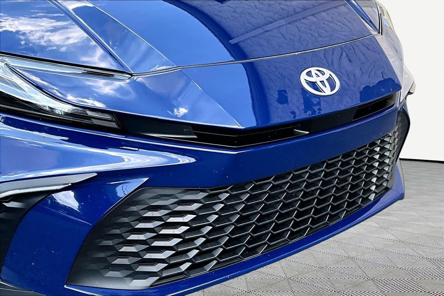 Used 2025 Toyota Camry SE w/ Convenience Package FWD image 30