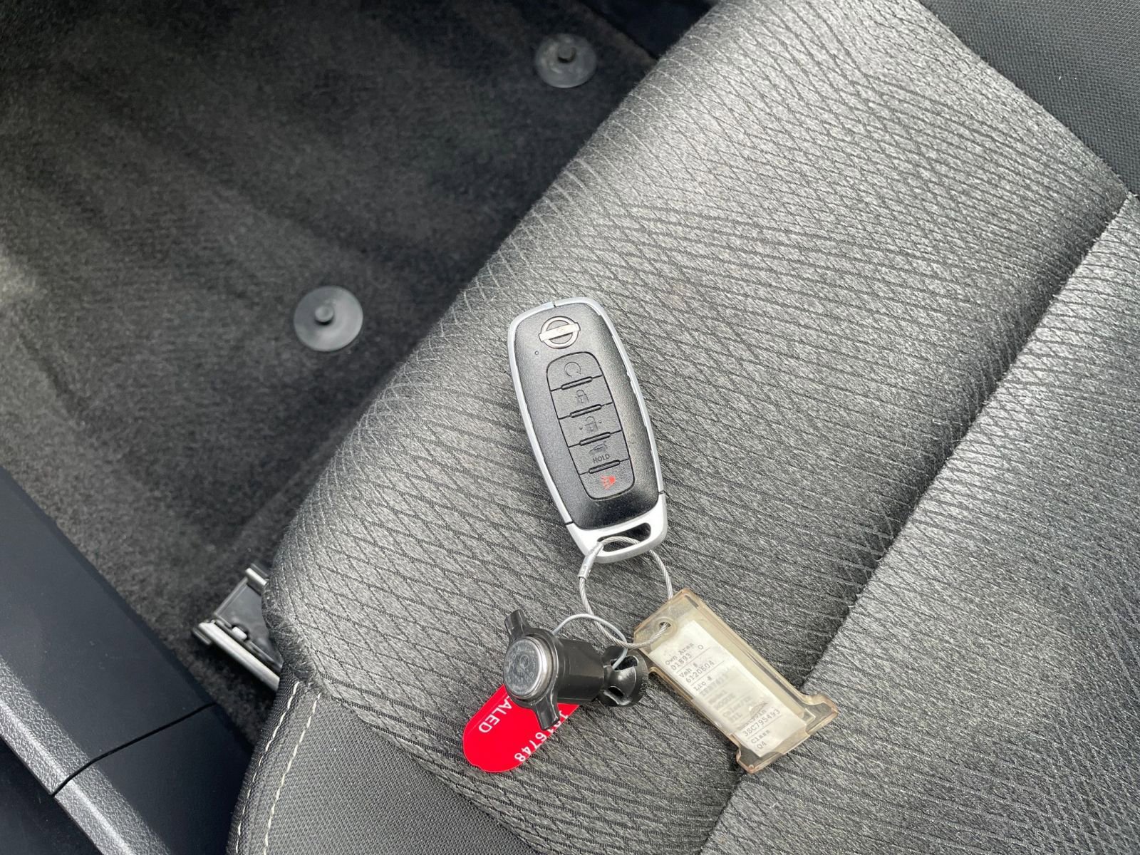 Used 2025 Nissan Rogue SV image 21