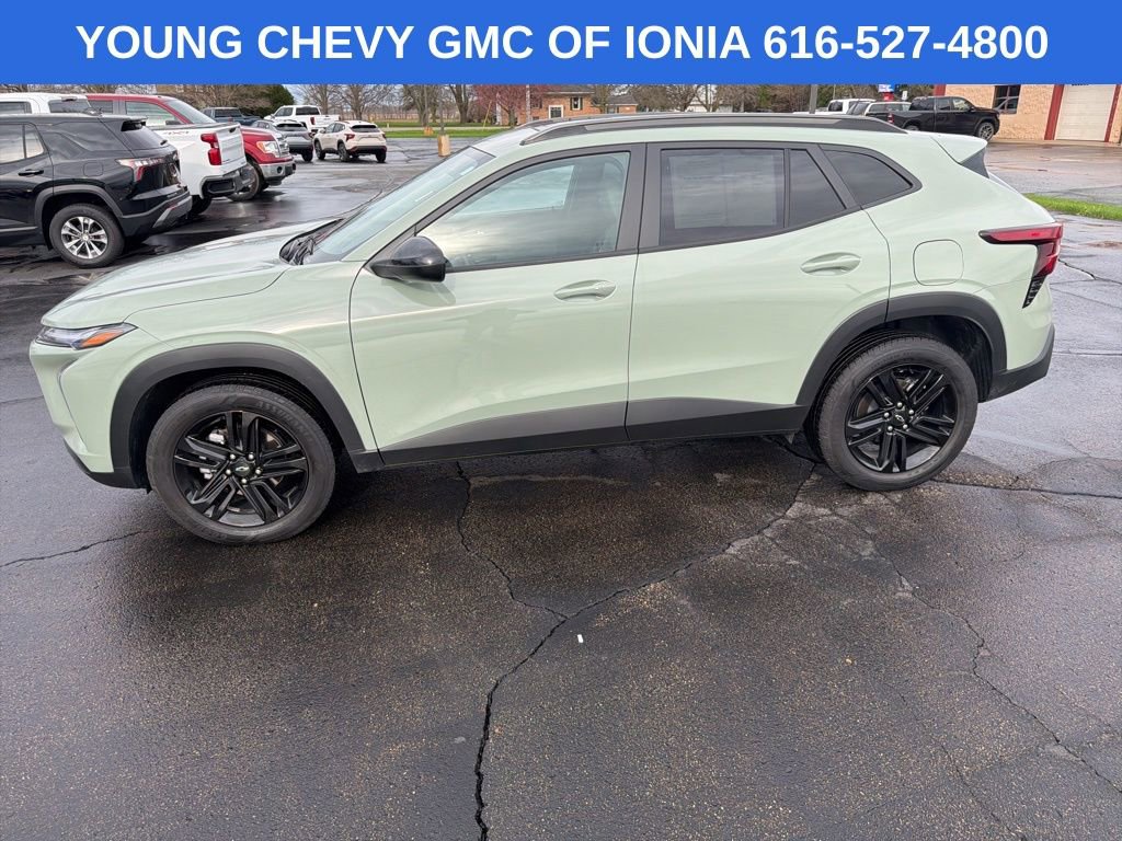 Used 2024 Chevrolet Trax ACTIV w/ Sunroof Package image 1