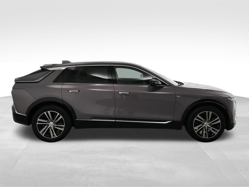 Used 2024 Cadillac Lyriq Luxury AWD/4WD image 7