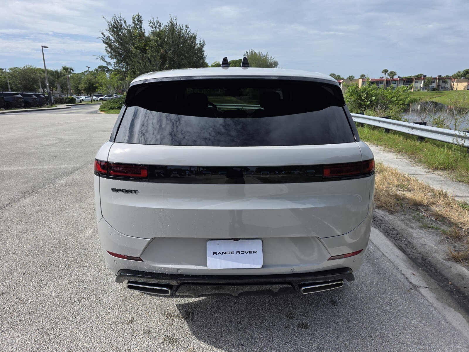 New 2026 Land Rover Range Rover Sport Dynamic SE AWD/4WD image 6