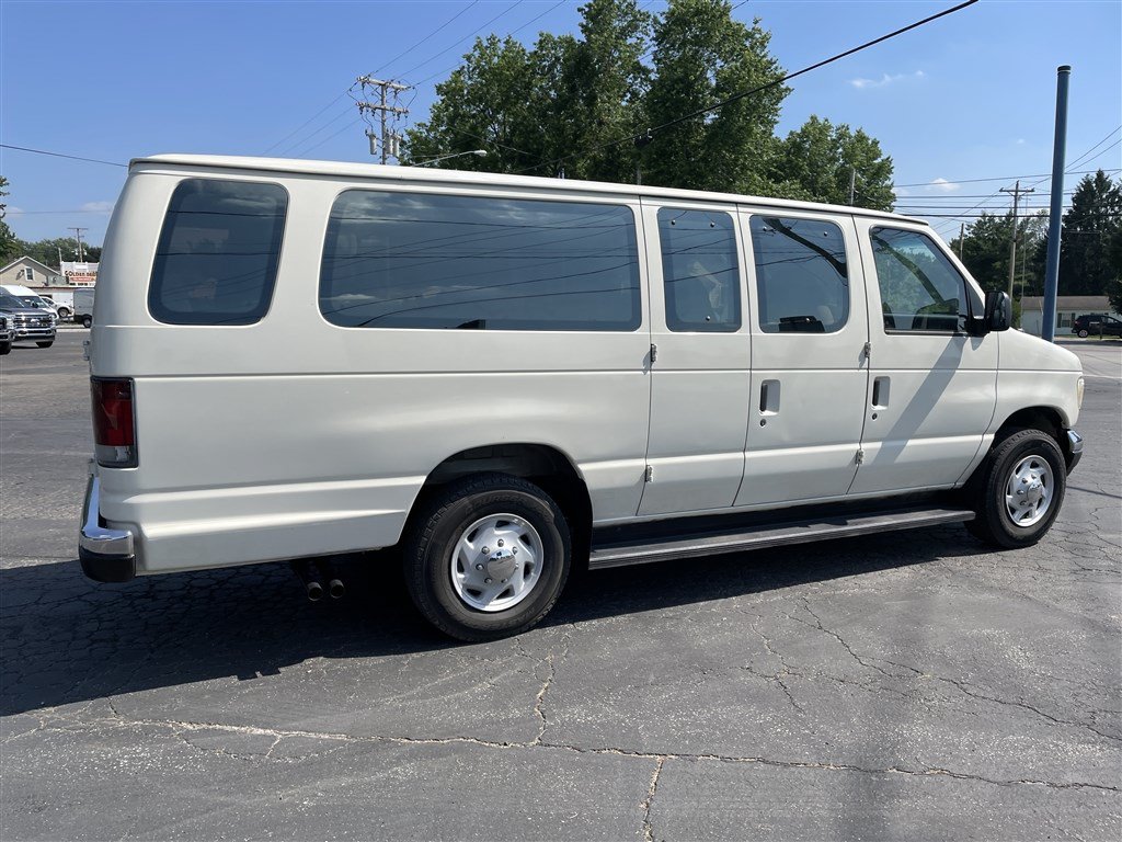 Used 1996 Ford E-350 and Econoline 350 Club Wagon RWD image 7