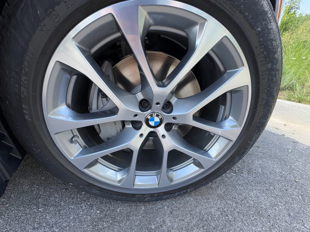 Used 2026 BMW X5 xDrive50e w/ Premium Package image 7