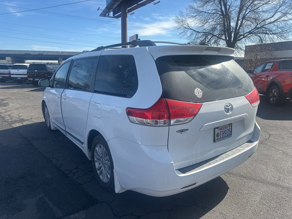 Used 2012 Toyota Sienna image 6