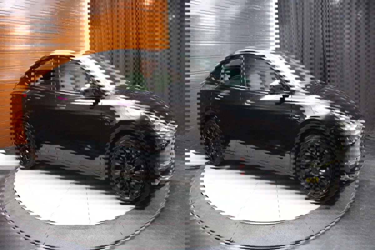Used 2022 Tesla Model Y Performance image 8