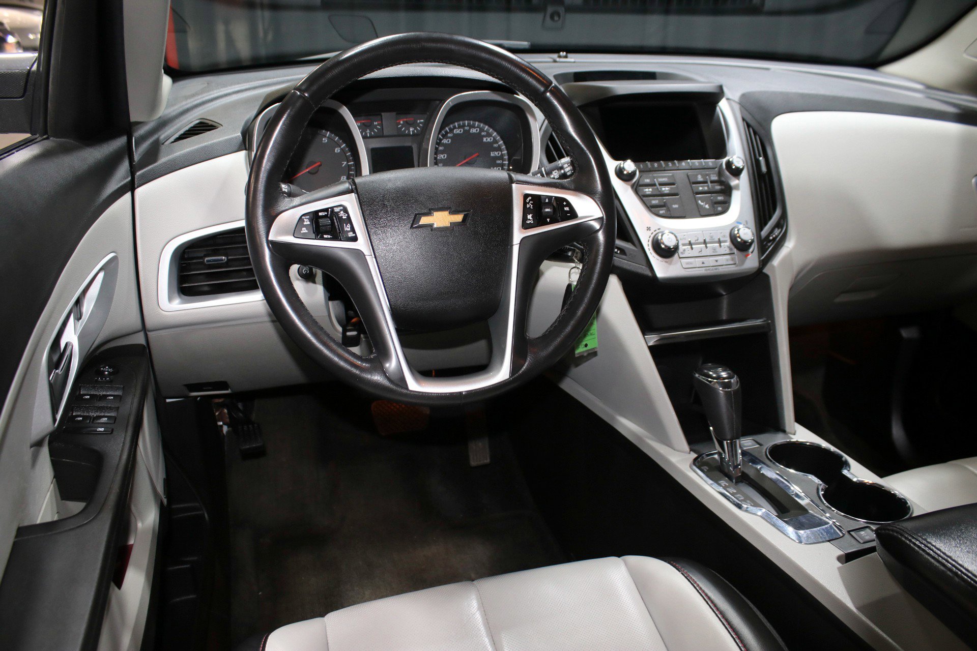 Used 2017 Chevrolet Equinox Premier w/ Enhanced Convenience Package FWD image 35