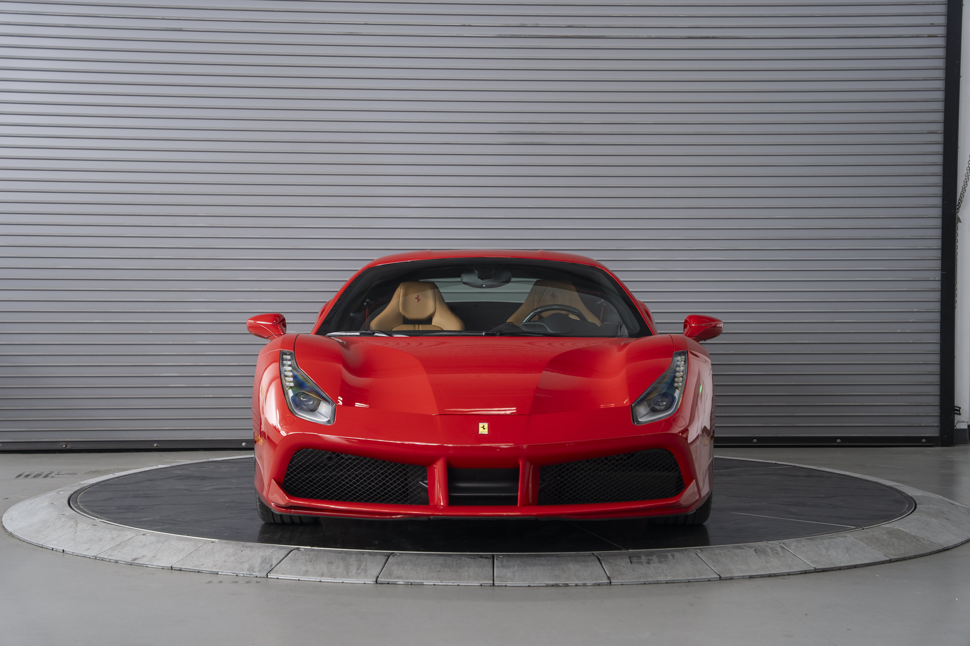 Used 2018 Ferrari 488 GTB RWD image 8
