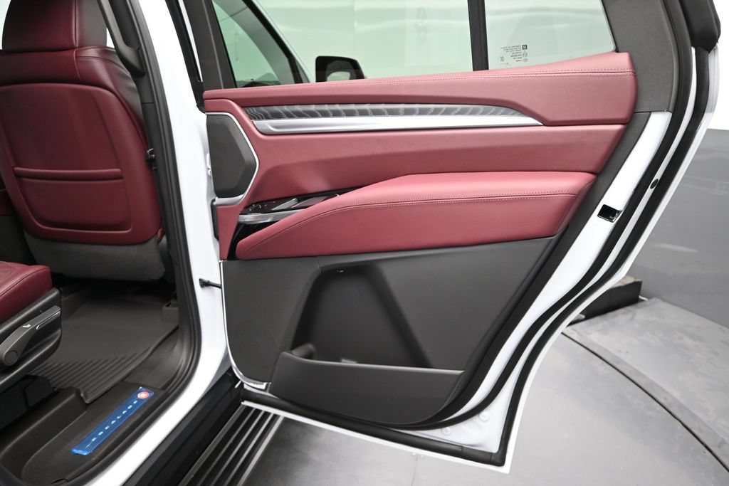 New 2026 Cadillac Escalade Sport w/ LPO, ONYX Package AWD/4WD image 21