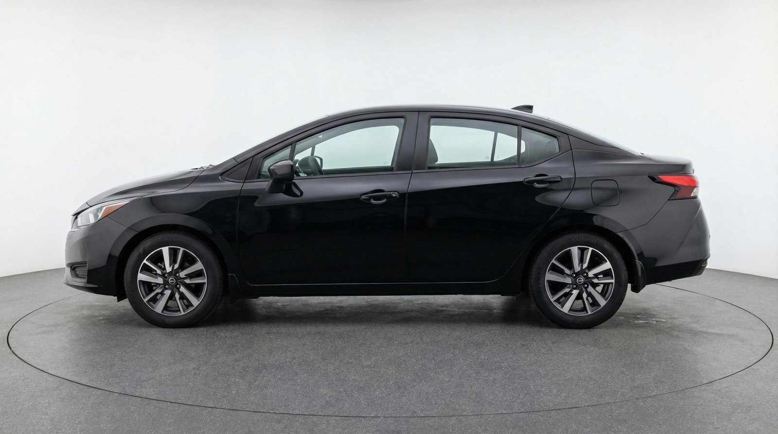 Used 2025 Nissan Versa SV FWD image 5