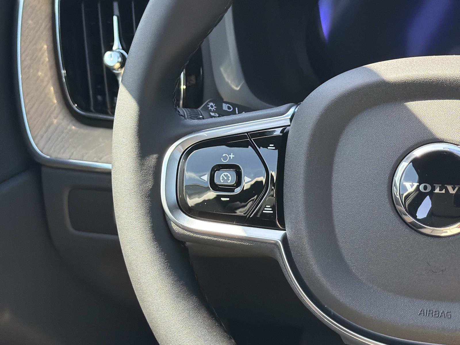 New 2027 Volvo XC60 B5 Core AWD/4WD image 8