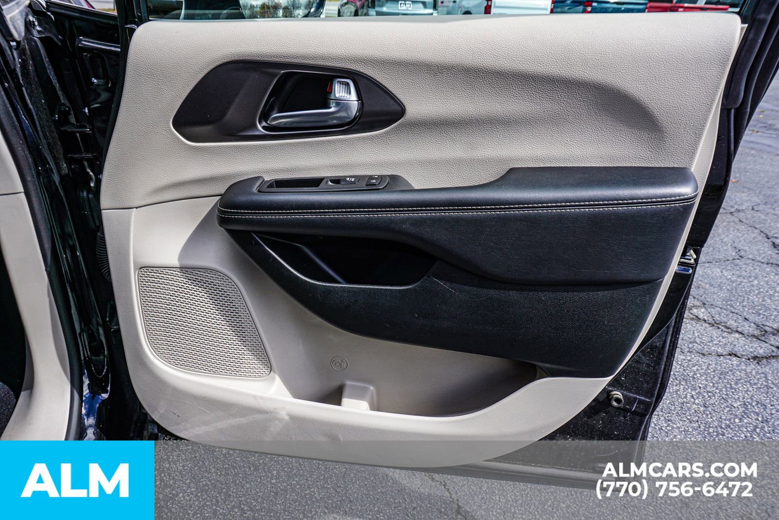 Used 2024 Chrysler Pacifica Touring-L image 47