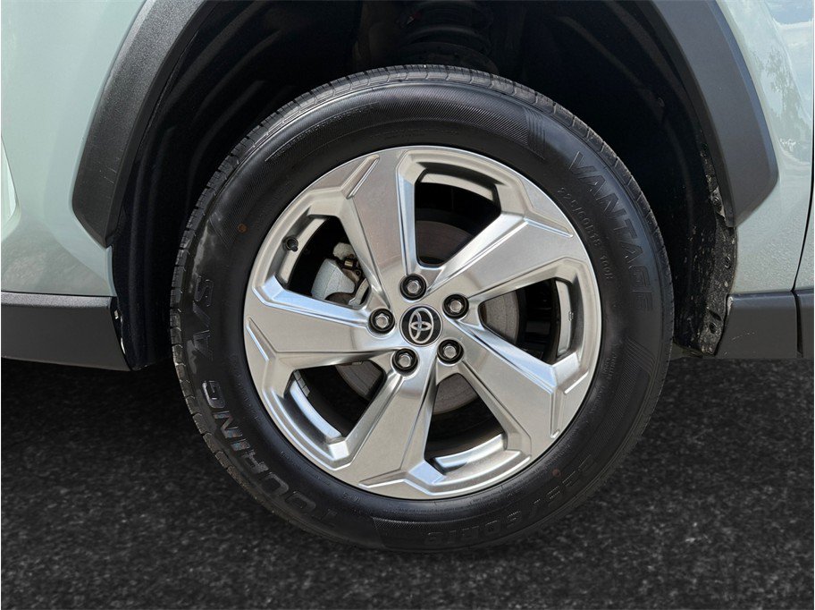 Used 2021 Toyota RAV4 XLE Premium AWD/4WD image 13