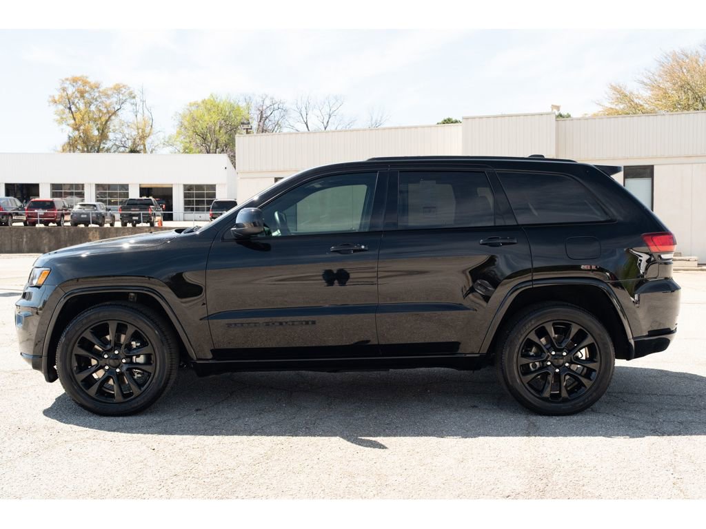 Used 2021 Jeep Grand Cherokee Laredo X image 4