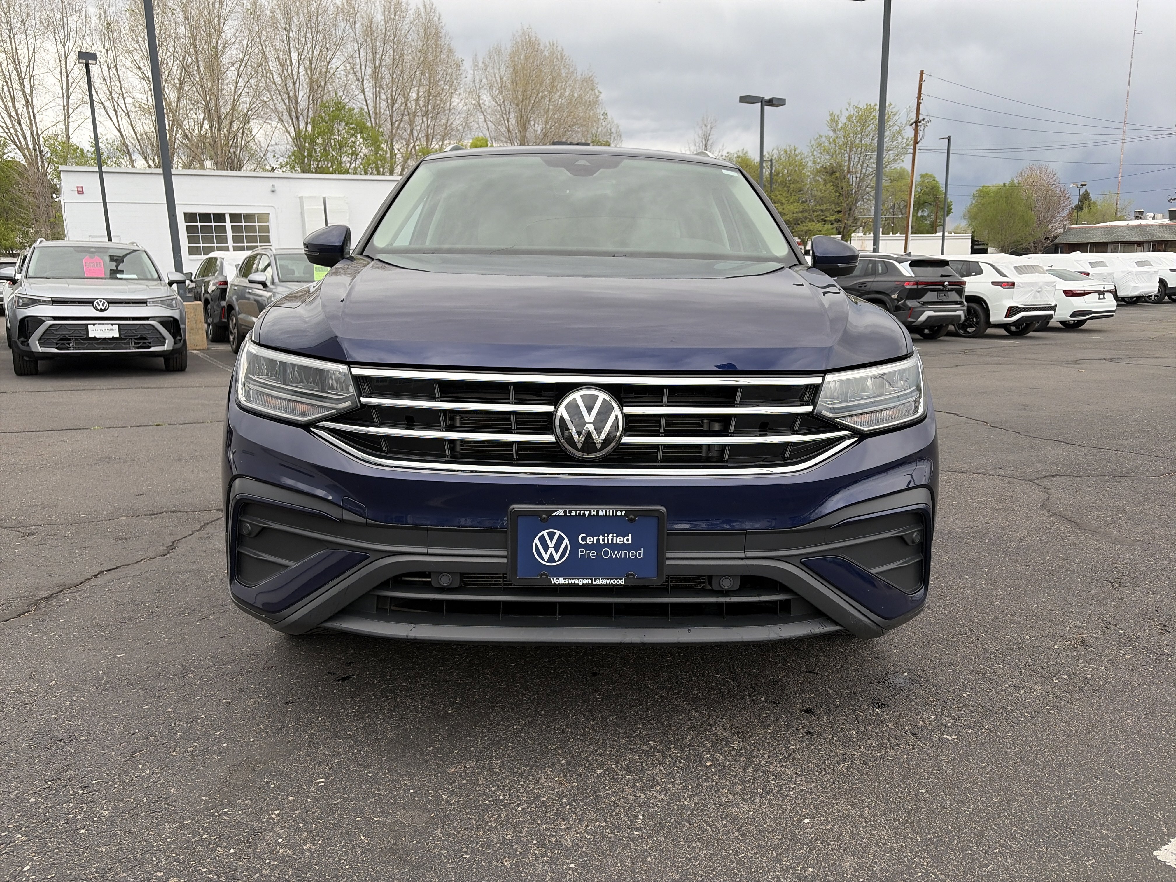 Used 2022 Volkswagen Tiguan SE image 2