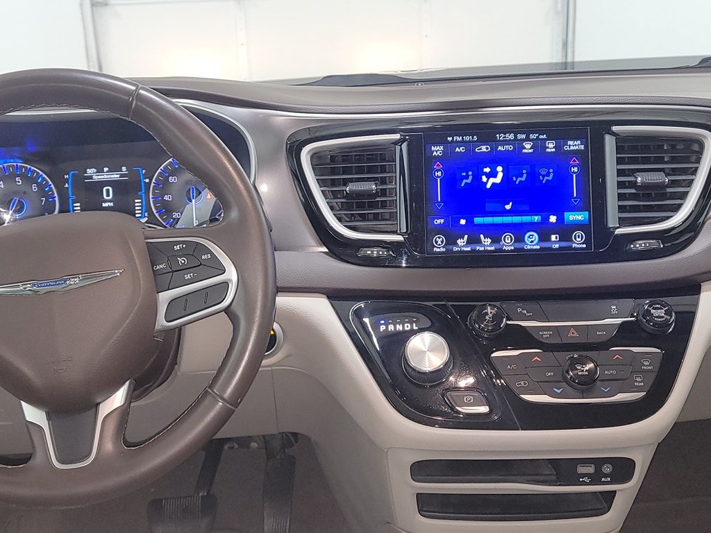 Used 2017 Chrysler Pacifica Touring-L FWD image 15