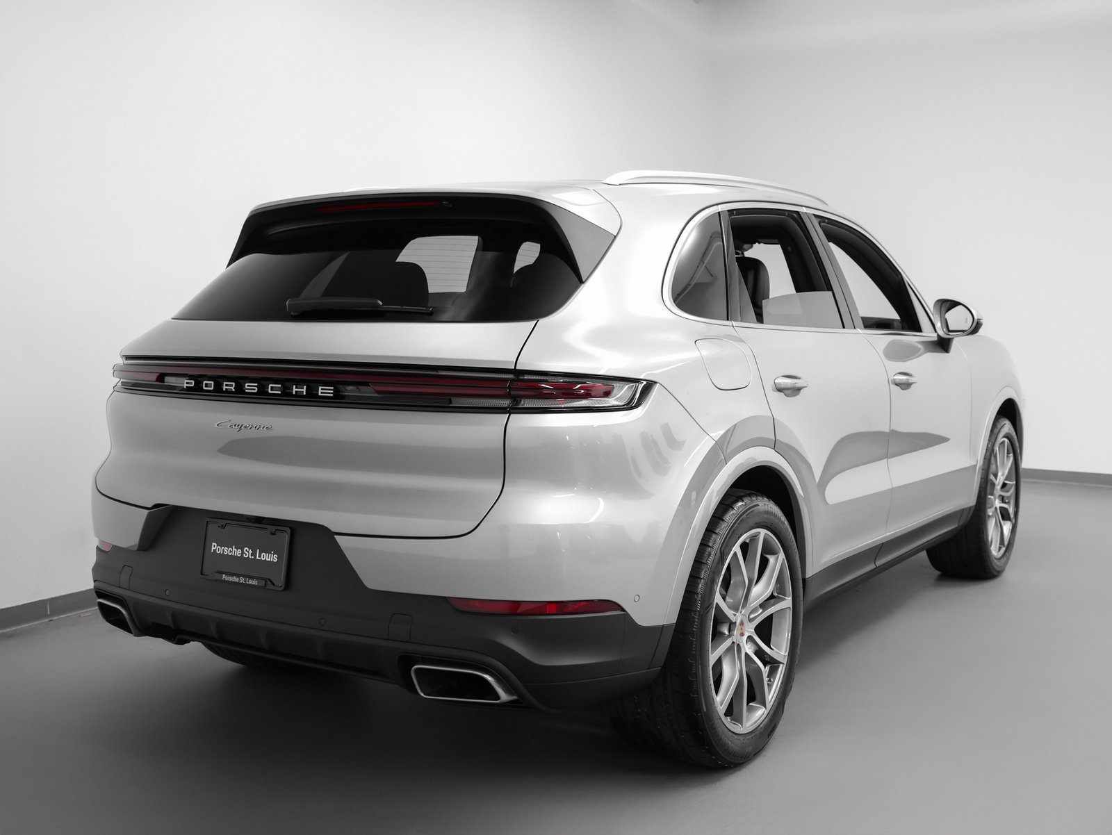 Used 2025 Porsche Cayenne image 12