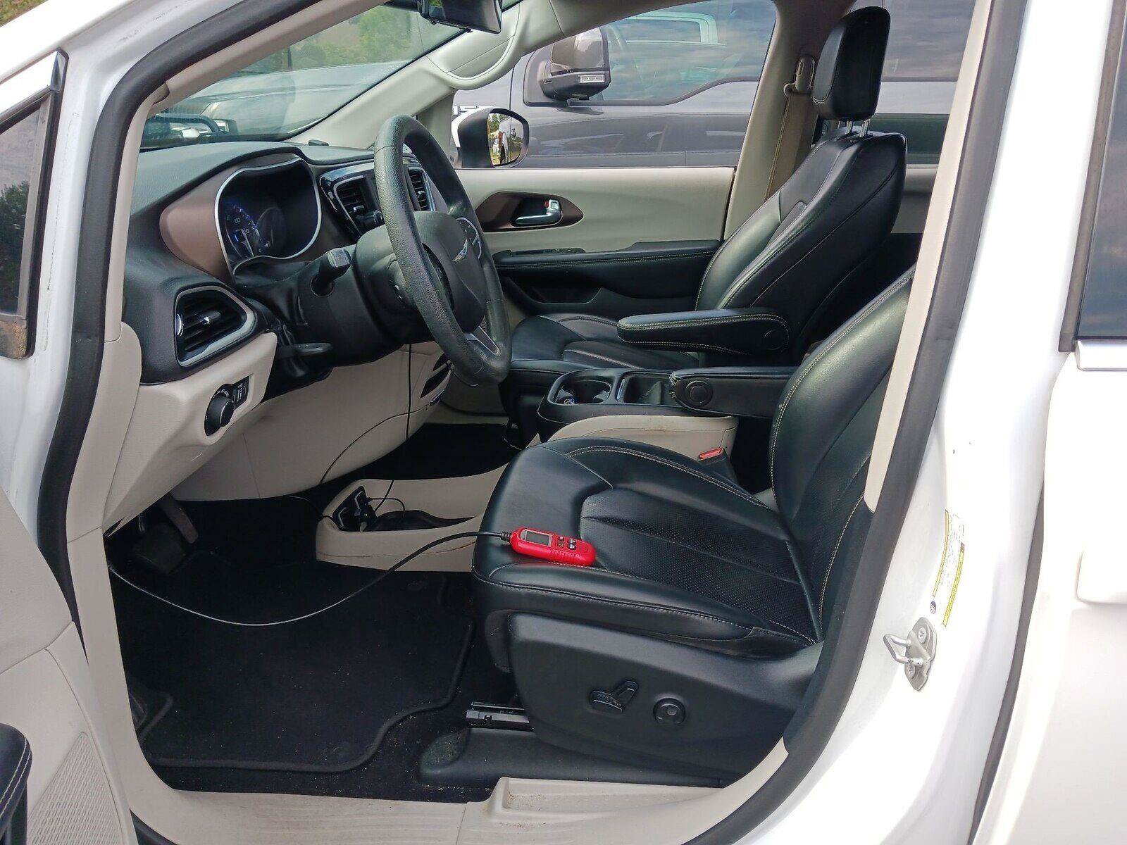 Used 2020 Chrysler Voyager Lxi FWD image 5