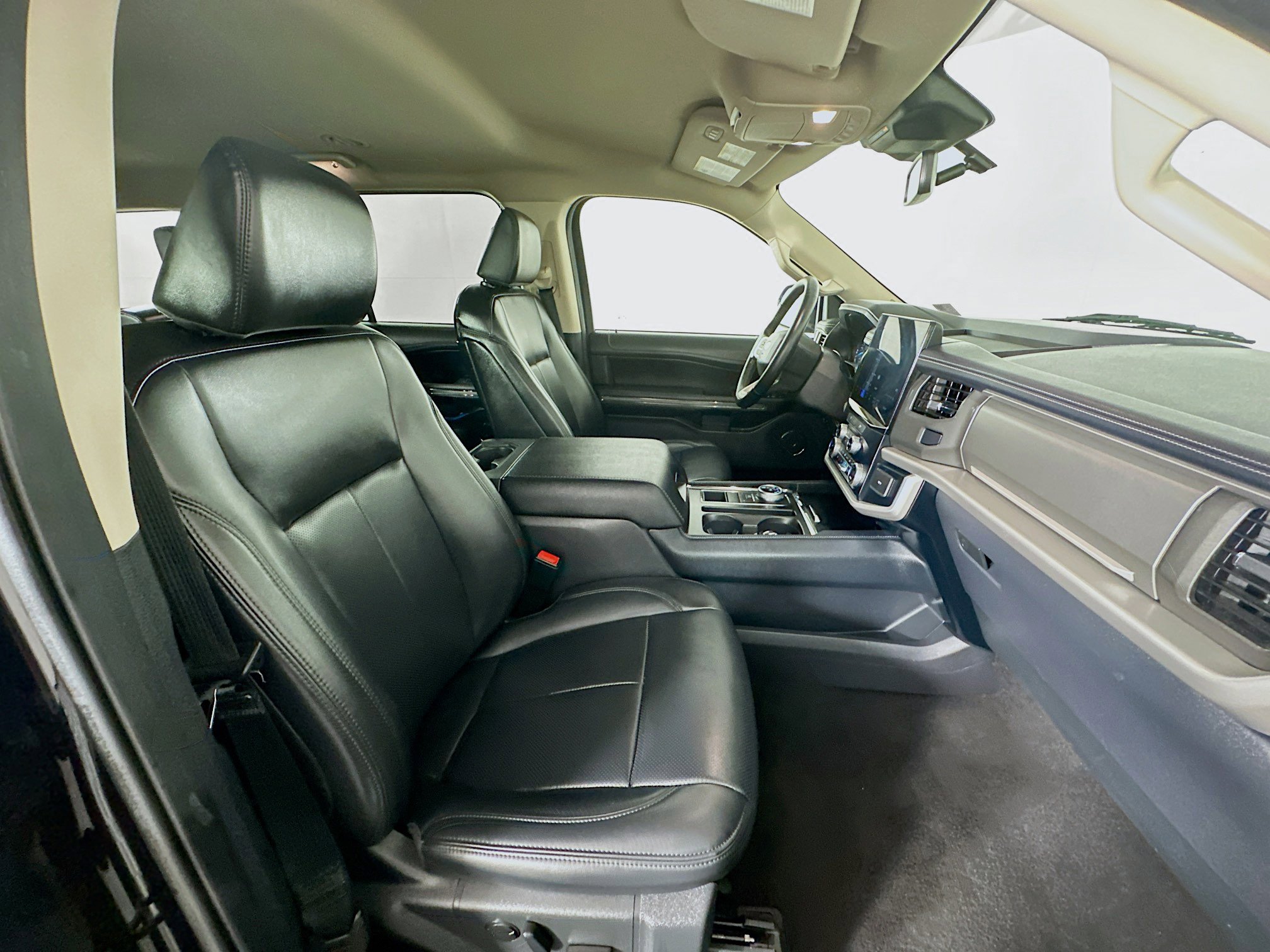 Used 2024 Ford Expedition XLT image 33