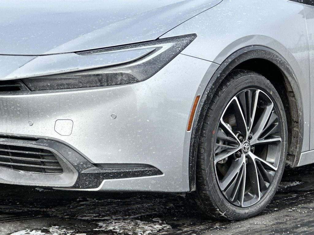 Used 2025 Toyota Prius XLE image 8