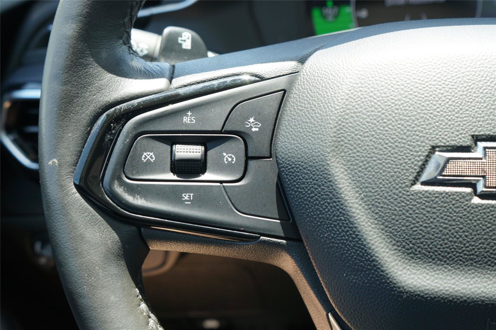 Used 2023 Chevrolet Bolt EUV Premier w/ Sun & Sound Package FWD image 16