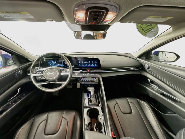 Used 2025 Hyundai Elantra Limited FWD image 3