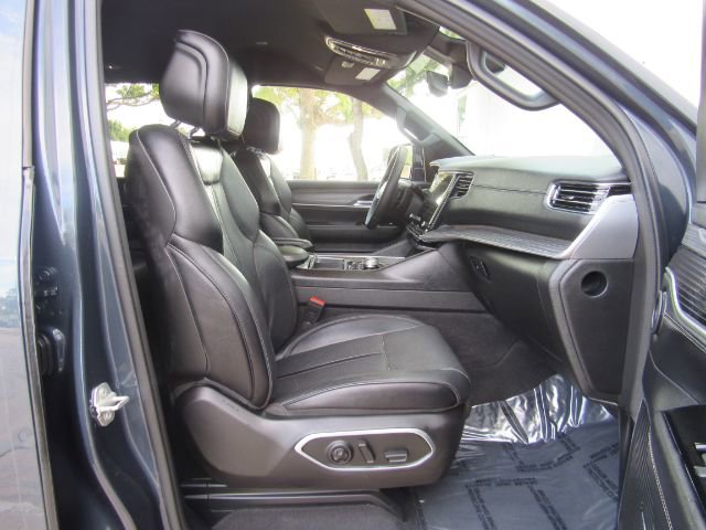 Used 2024 Jeep Wagoneer Series II w/ Flexible Seating Group image 19