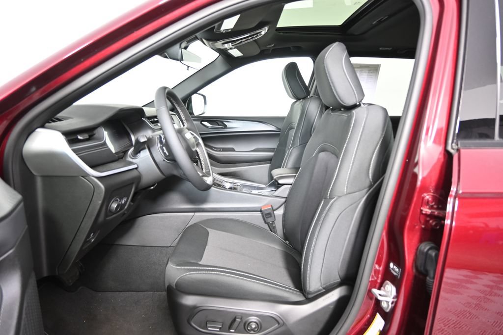 Used 2026 Jeep Grand Cherokee Laredo X AWD/4WD image 20