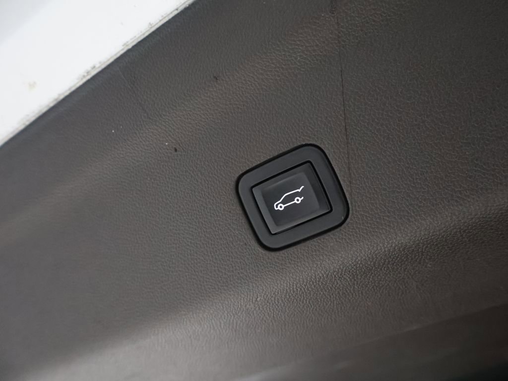 Used 2024 GMC Yukon XL SLT image 23