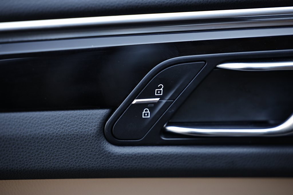 Certified 2020 Porsche Macan S image 18