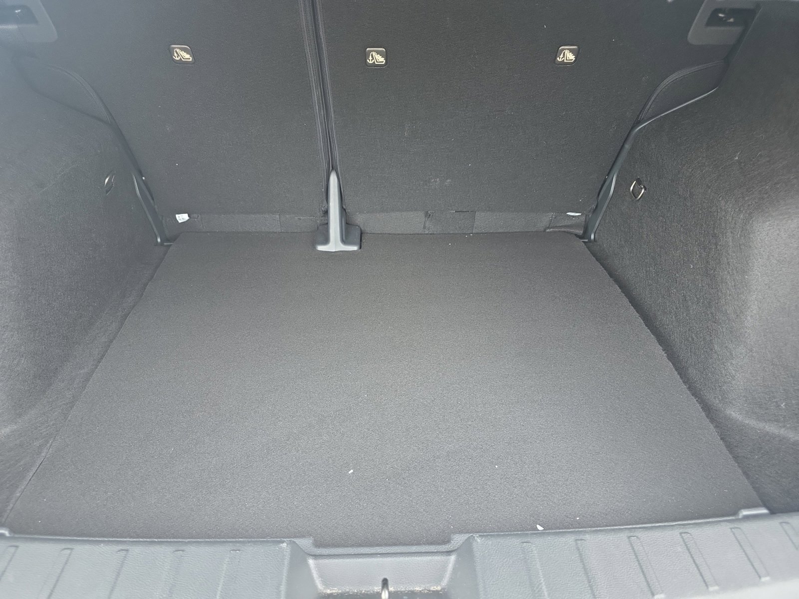 Used 2025 Nissan Kicks S image 10