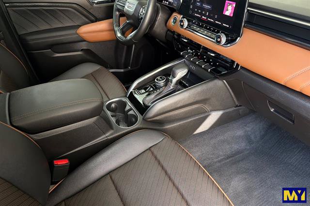 Certified 2024 GMC Canyon AT4 w/ AT4 Premium Package AWD/4WD image 18