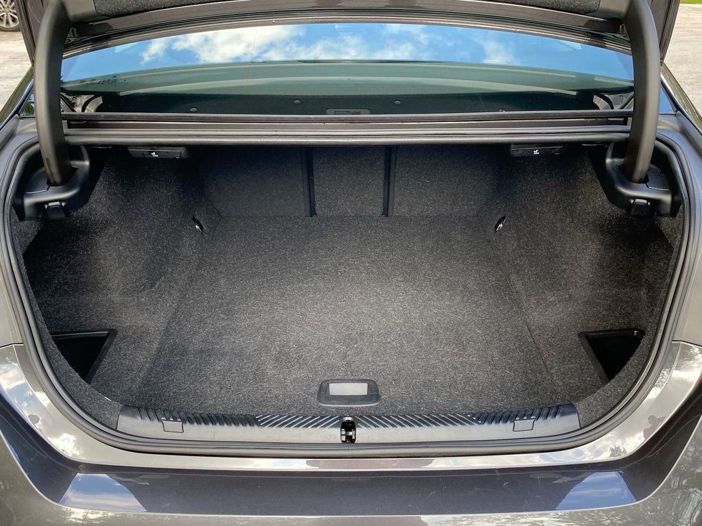 Used 2025 BMW i5 eDrive40i w/ Premium Package image 10