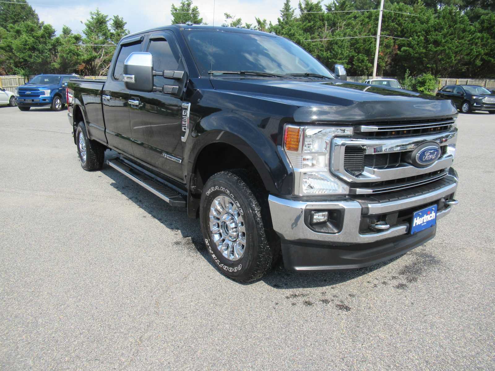 Used 2021 Ford F350 XLT w/ XLT Premium Package AWD/4WD image 3