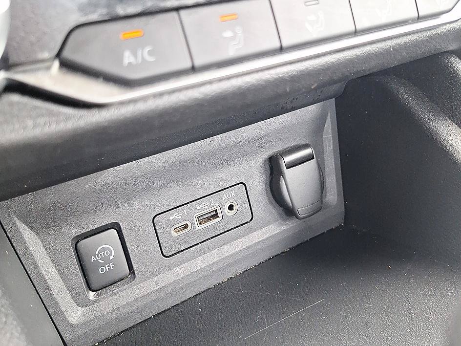 Certified 2025 Nissan Sentra SV FWD image 30