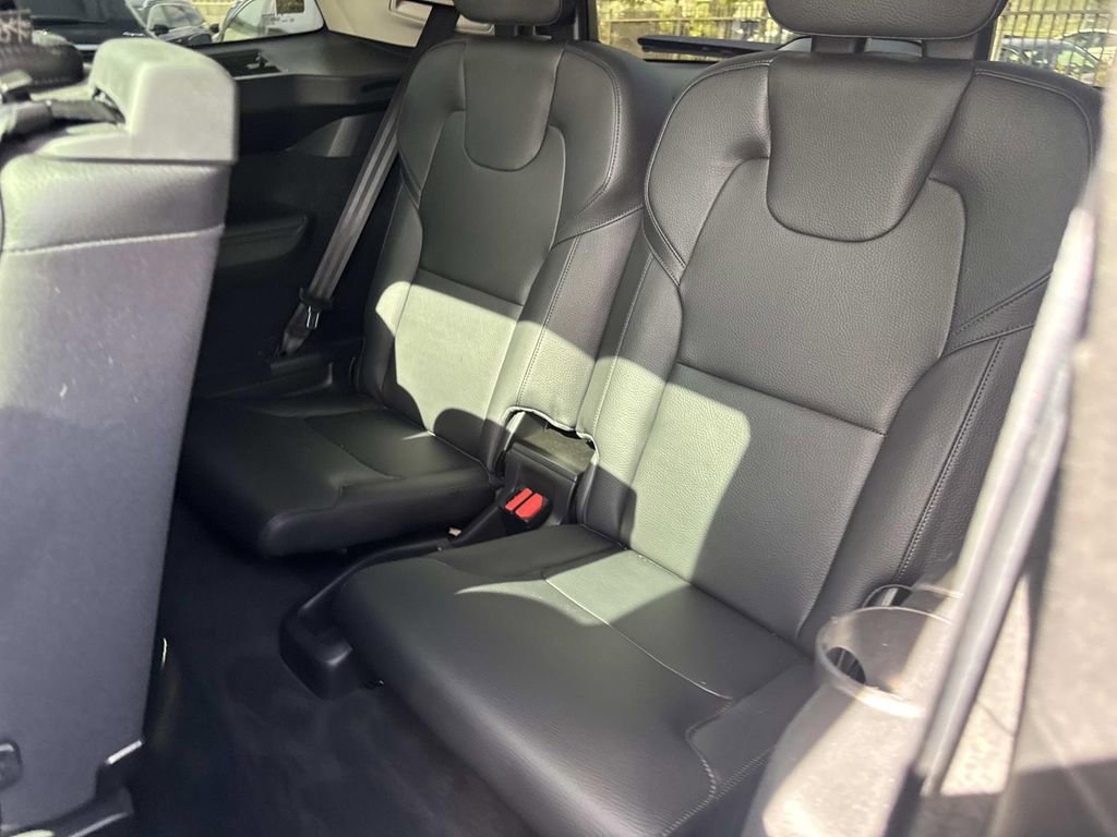 Used 2020 Volvo XC90 T6 Momentum image 13
