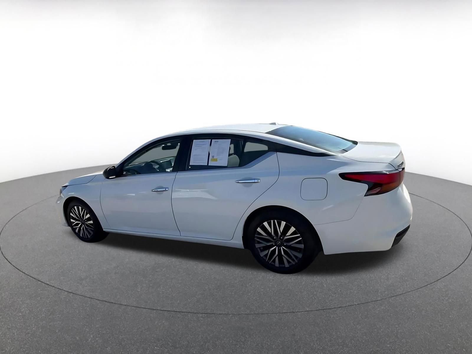 Used 2025 Nissan Altima 2.5 SV FWD image 10