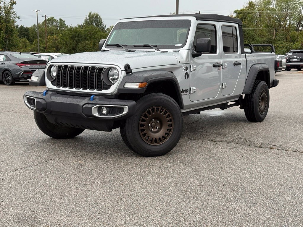 Used 2024 Jeep Gladiator Sport AWD/4WD image 3