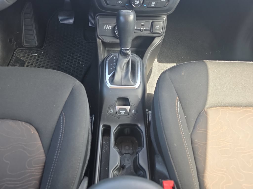 Used 2023 Jeep Renegade Latitude AWD/4WD image 12