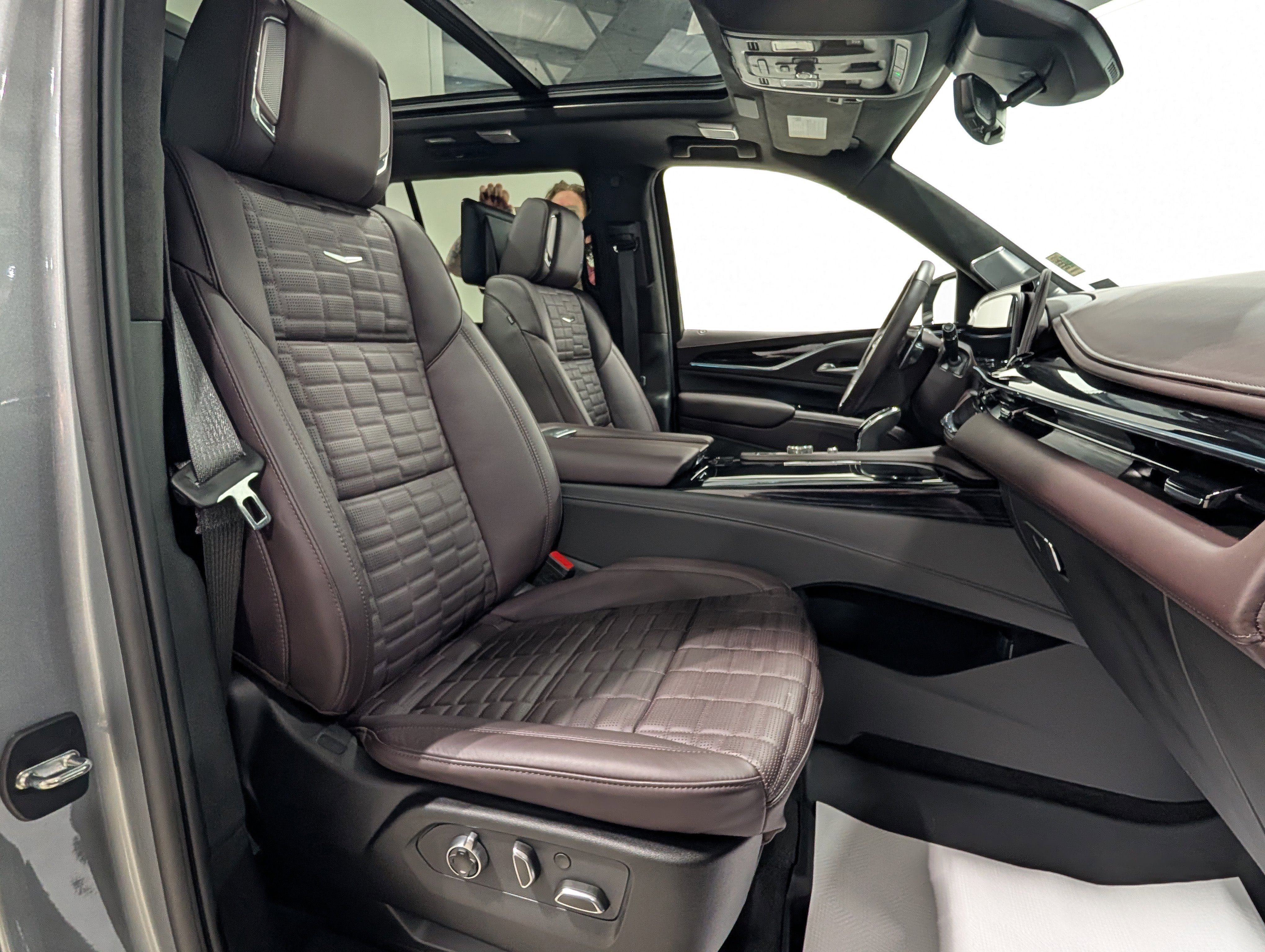 Used 2024 Cadillac Escalade V w/ LPO, ONYX Package AWD/4WD image 26