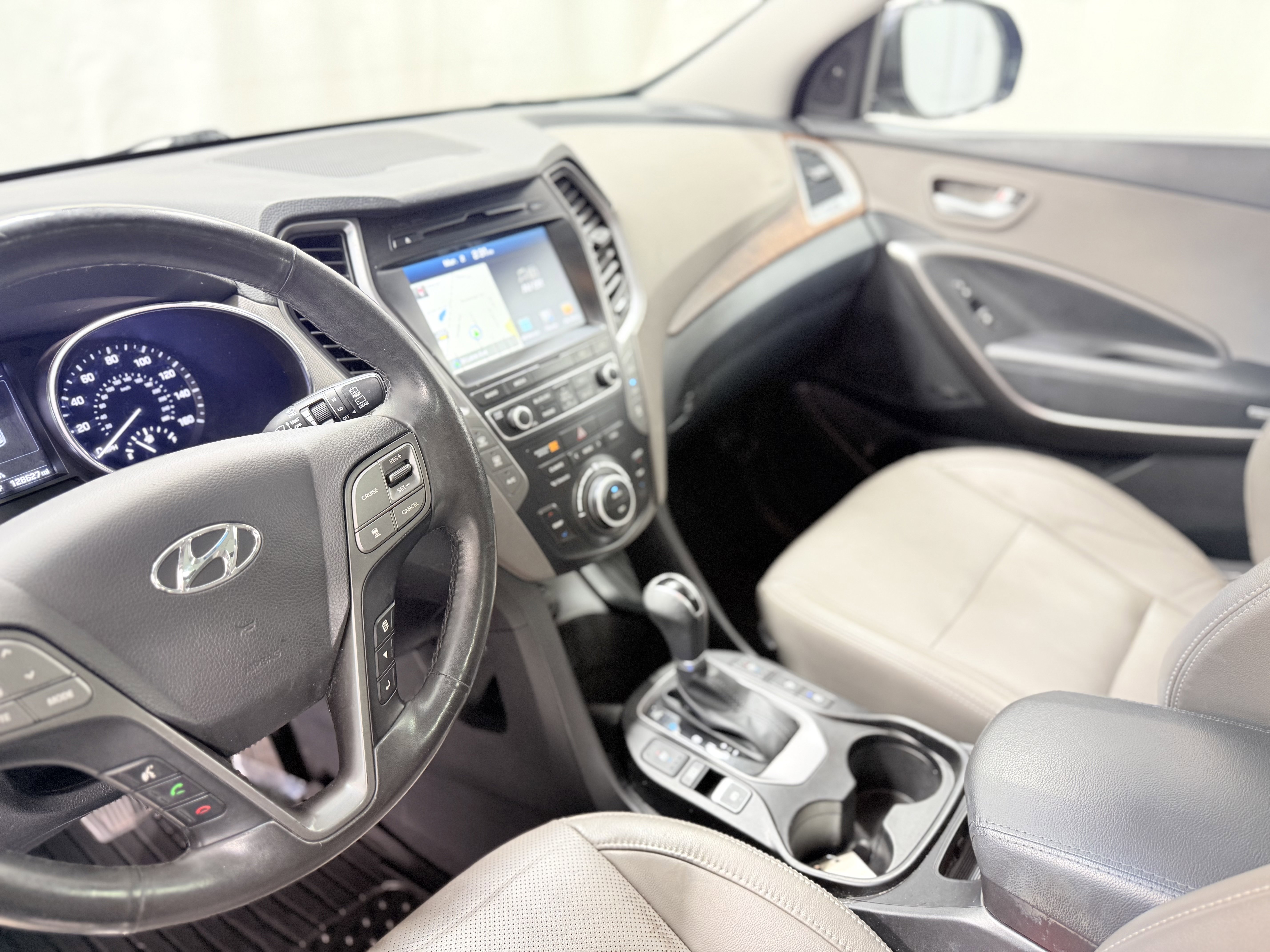 Used 2017 Hyundai Santa Fe SE w/ SE Ultimate Tech Package 03 image 24