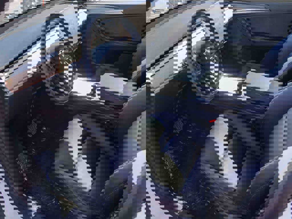 Used 2025 Tesla Model Y Long Range image 15