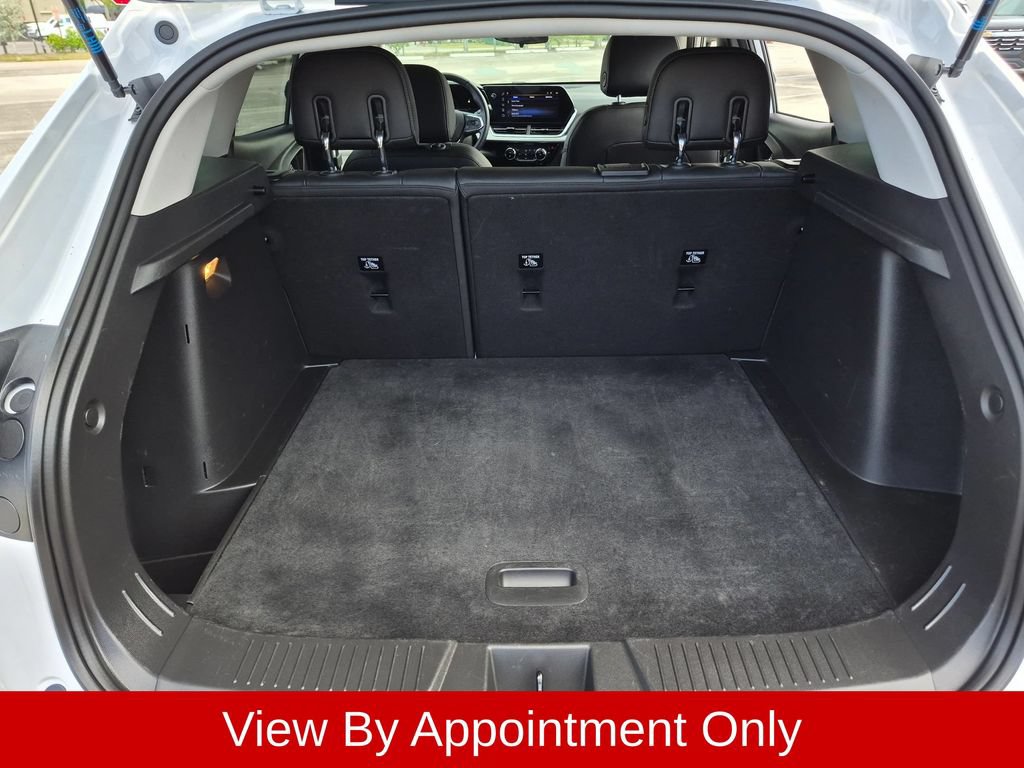 Used 2025 Chevrolet Trax LT w/ LT Convenience Package FWD image 27