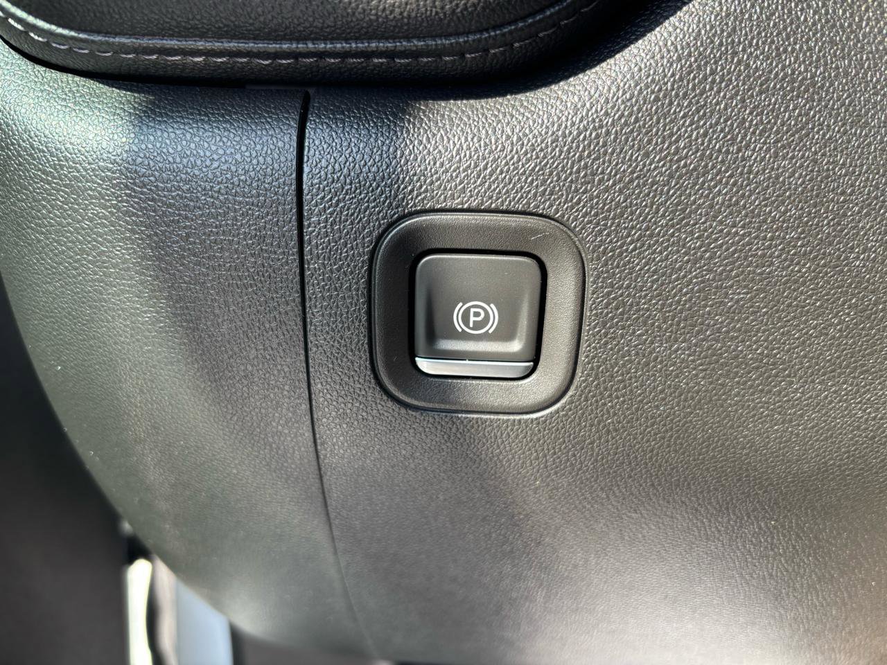 Used 2022 Chevrolet Silverado 2500 LT w/ Convenience Package AWD/4WD image 17